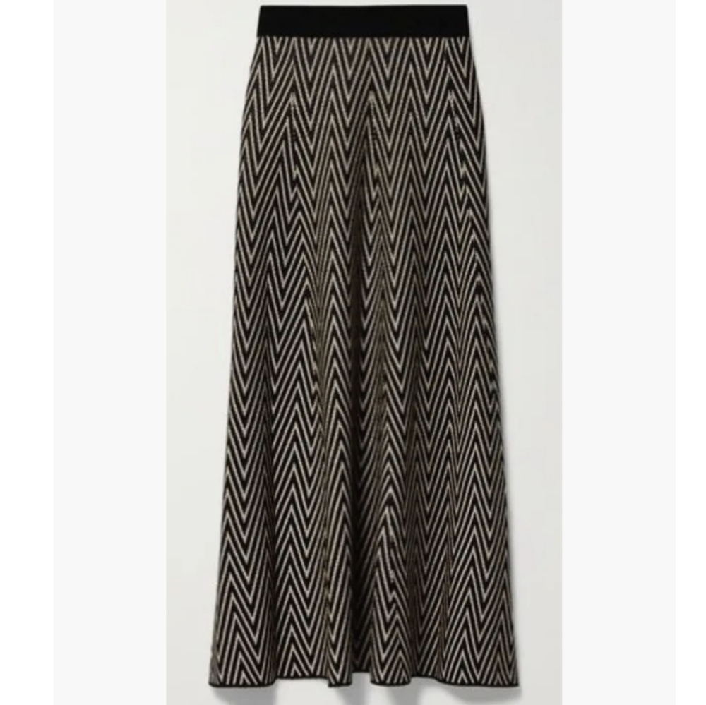 NEW WITH Tag RIXO Black and Gold Chevron Metallic Jacard Knit  Midi Skirt Sz 8